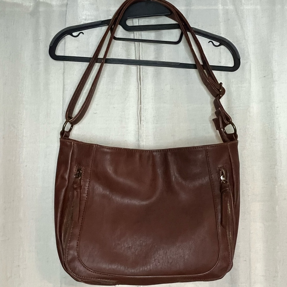 Brown vegan leather shoulder bag with zipper closure